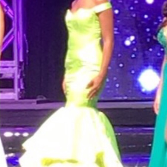 Lime green couture gown - Picture 2 of 5